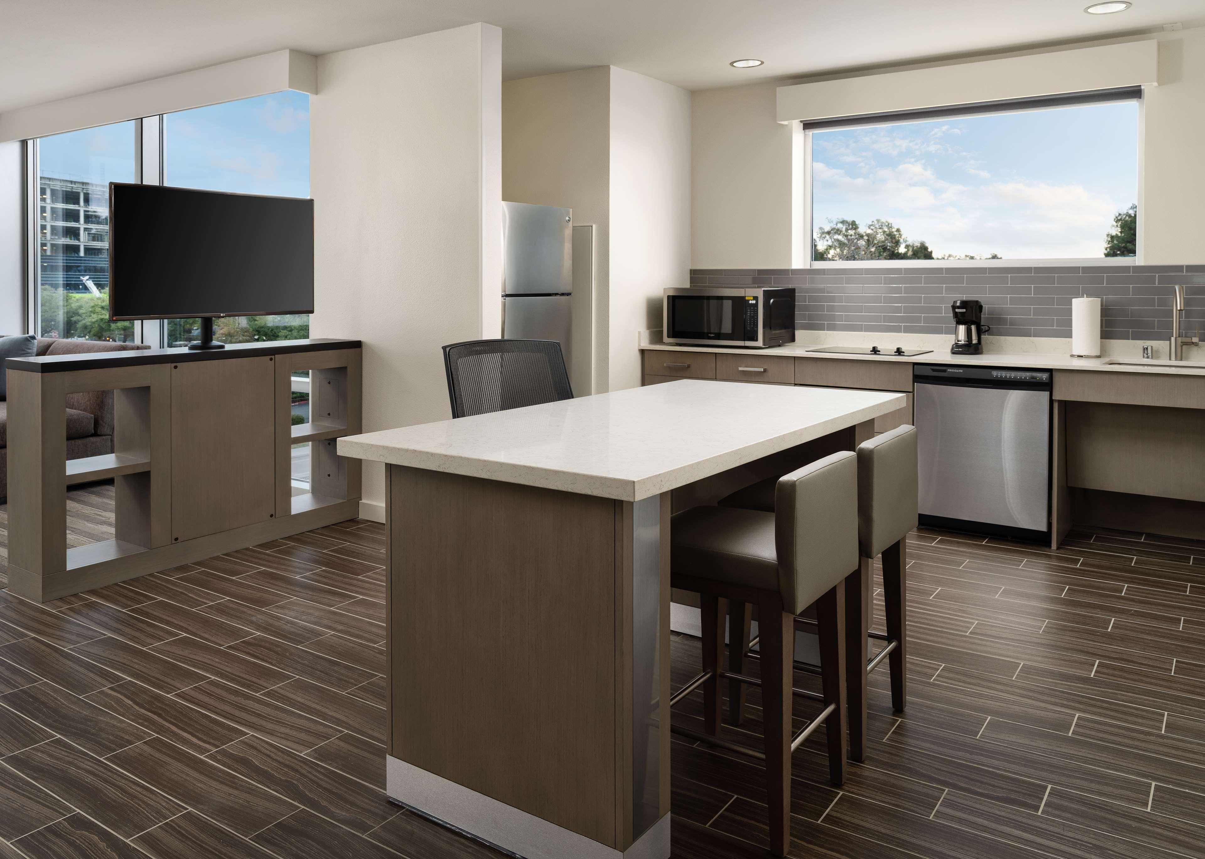Отель Hyatt House San Jose Airport Экстерьер фото